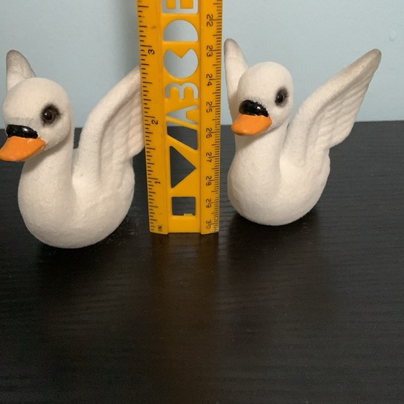 Pair of Flocked Swan Figurines - Picture 6 of 7